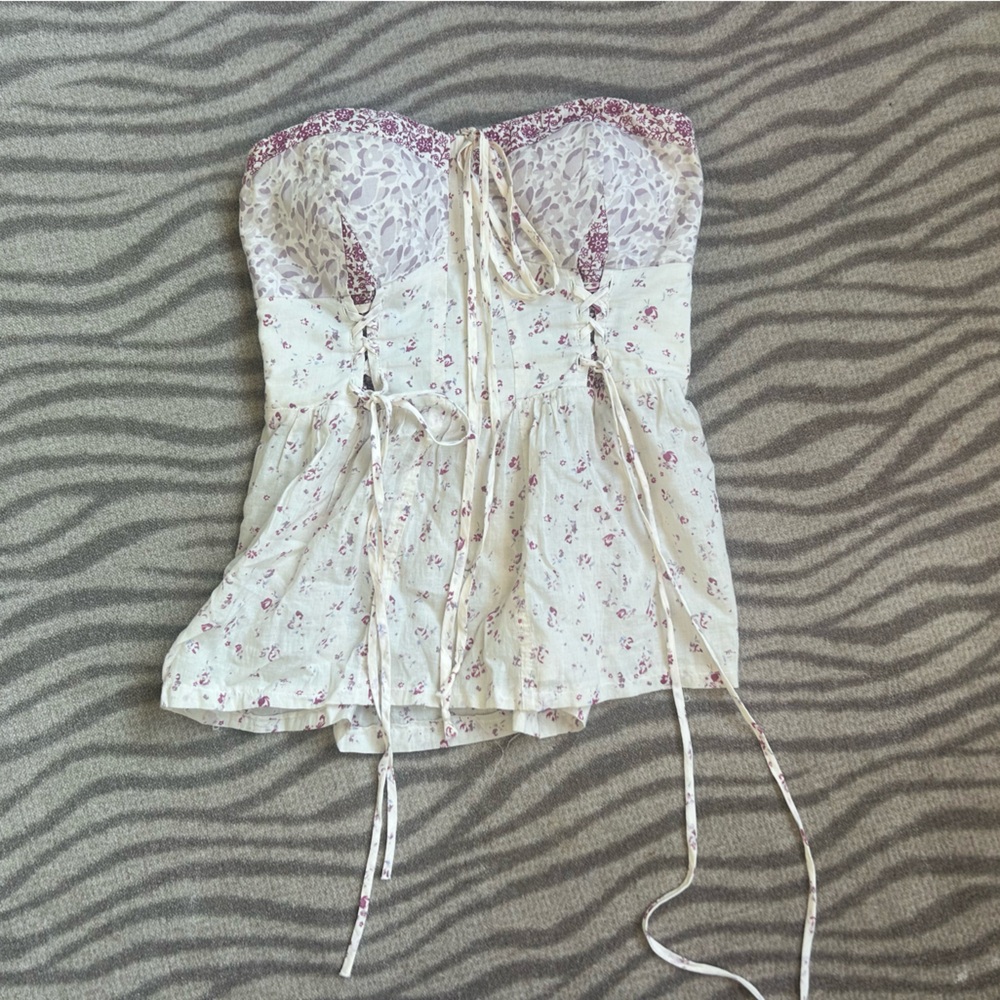 Antique style Floral Lace-Up Blouse